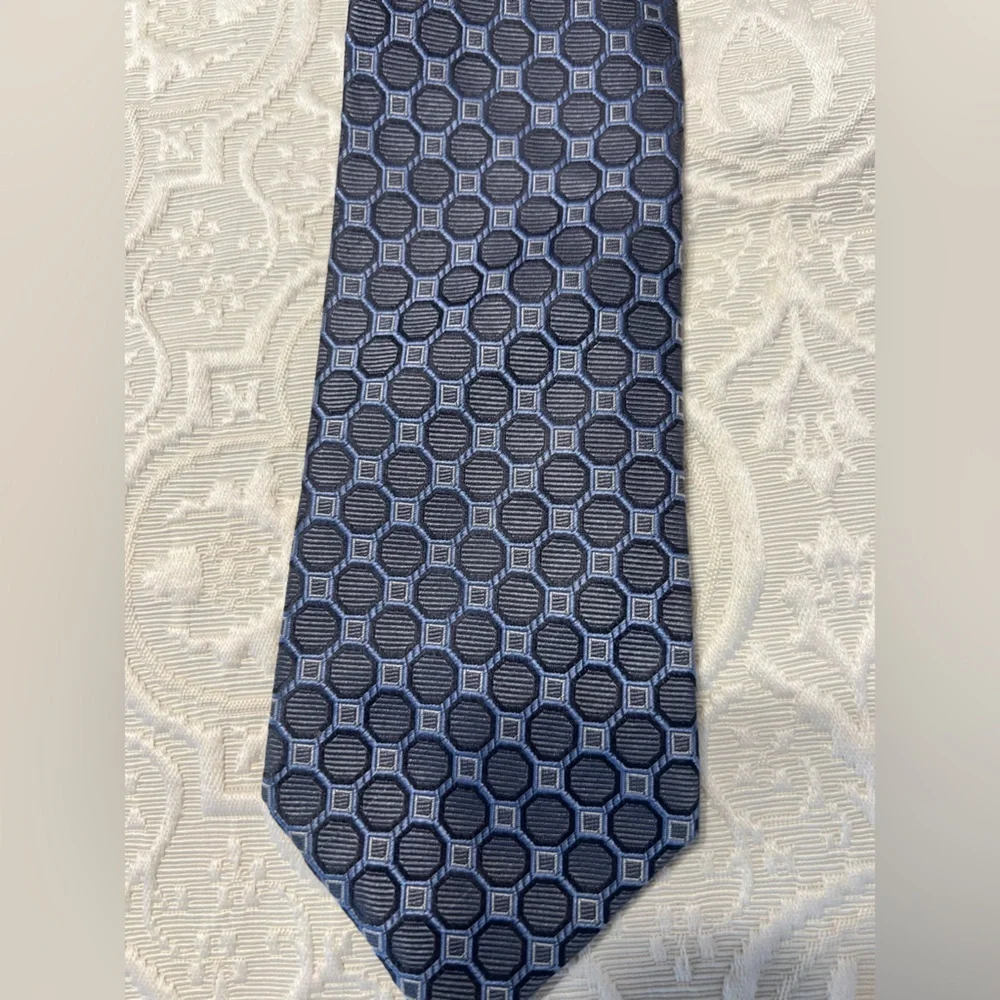 Kirkland Signature Hexagonal Pattern Tie in Blue and Gray